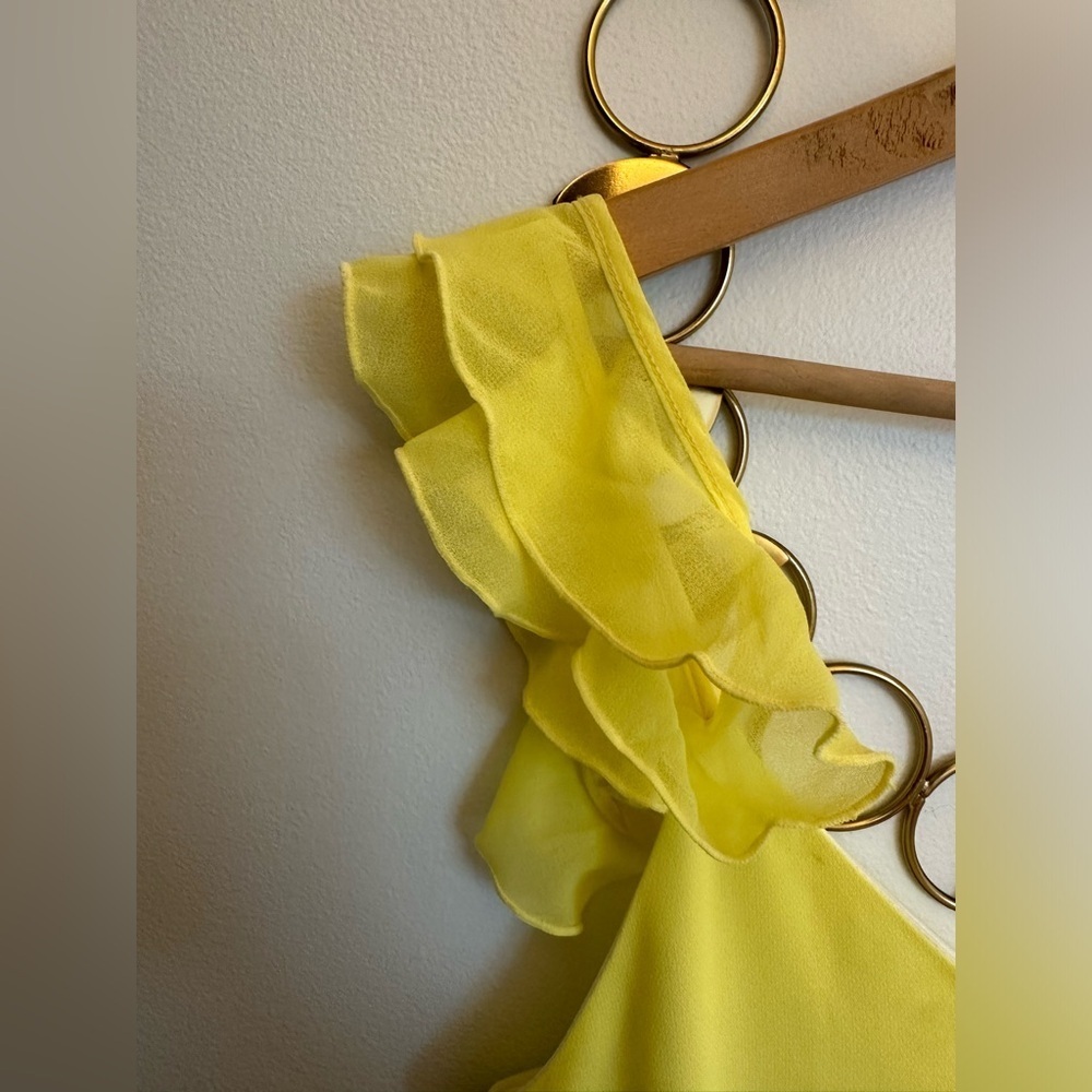 SOLD- NWT Zara Ruffle Strap TankTop Womens Size Small Yellow White Gray Blouse - Picture 2 of 9